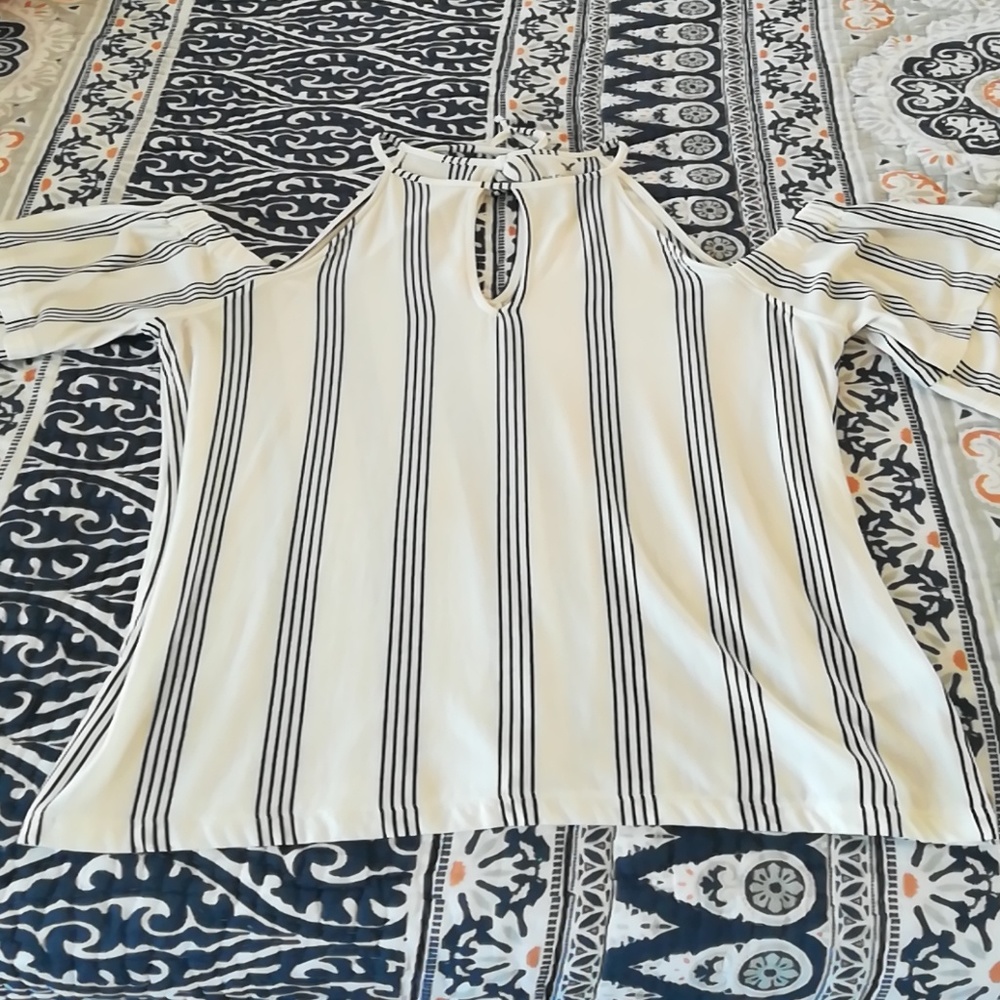 American Eagle top